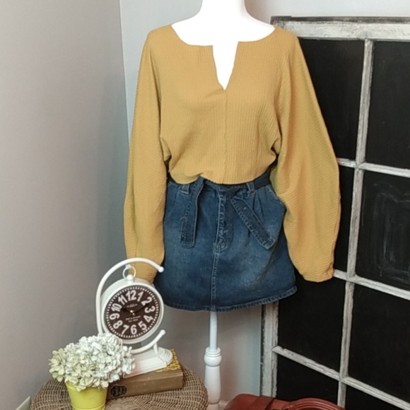 Urban Outfitters Tops - Urban Outfitters yellow cropped sweater